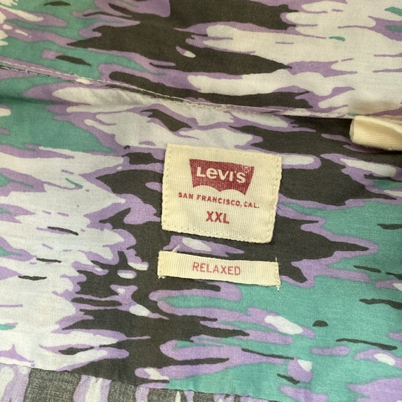 Levi’s short sleeve button down - Picture 2 of 2